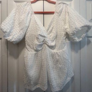 White gingham puff sleeve top -- NWT